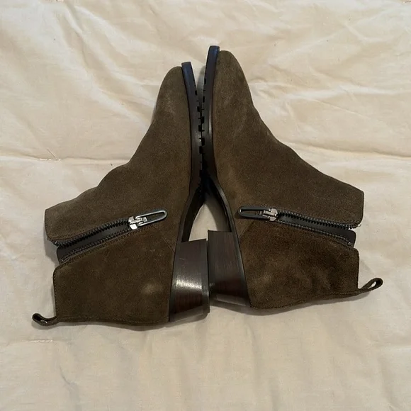 Aquatalia Fantina Dual Zip Bootie Size 6